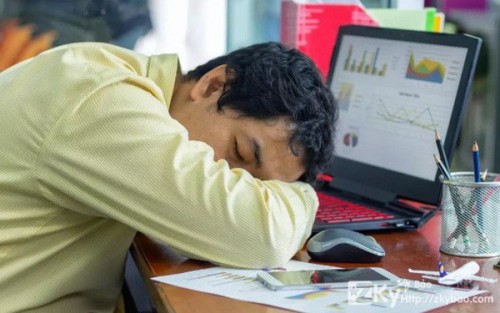 Lý giải khoa học cực kỳ thuyết phục cho hiện tượng ăn xong là thấy buồn ngủ của dân công sở